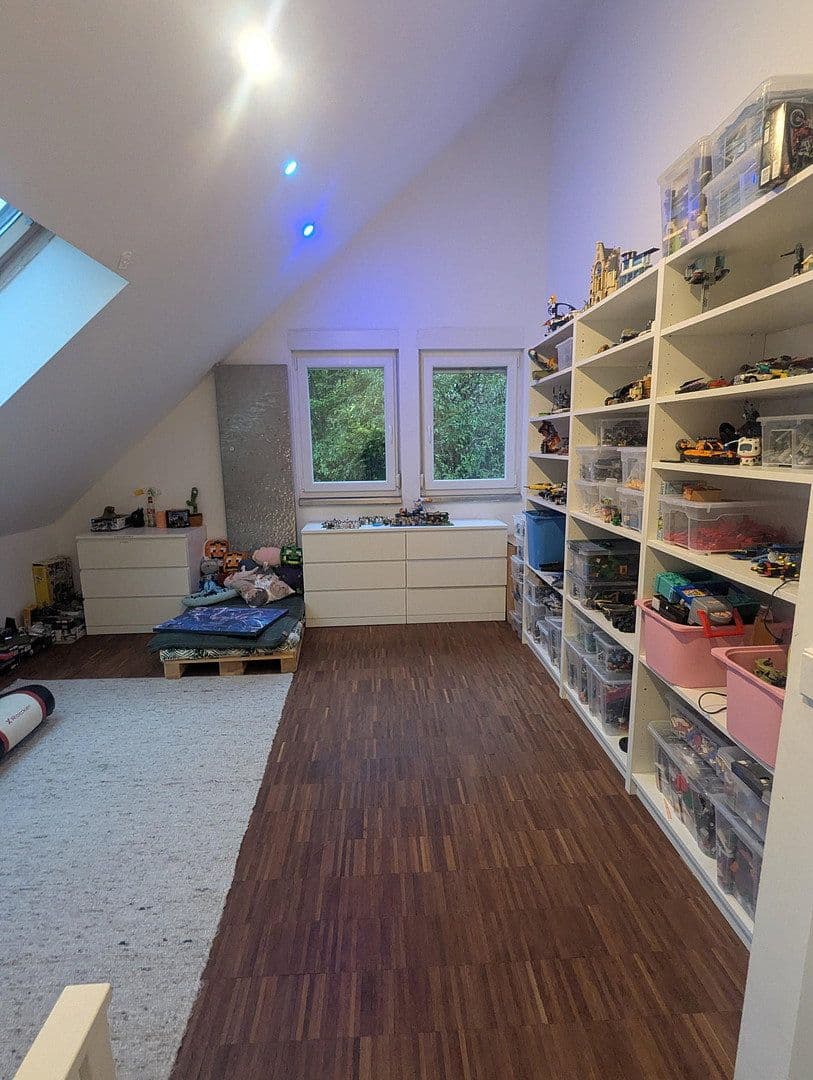 Predaj domu 250 m², pozemek 571 m², Korntal-Münchingen, Bádensko-Wurttembersko Predaj domu 250 m², pozemek 571 m², Korntal-Münchingen, Bádensko-Wurttembersko