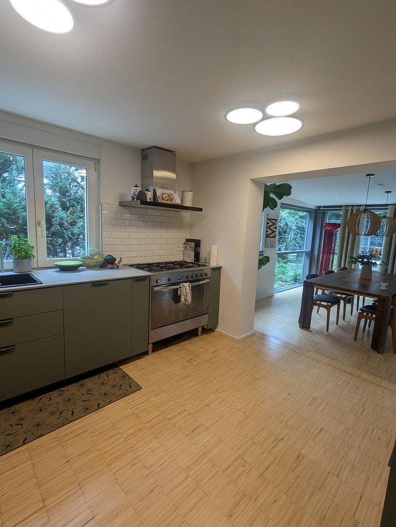 Predaj domu 250 m², pozemek 571 m², Korntal-Münchingen, Bádensko-Wurttembersko Predaj domu 250 m², pozemek 571 m², Korntal-Münchingen, Bádensko-Wurttembersko