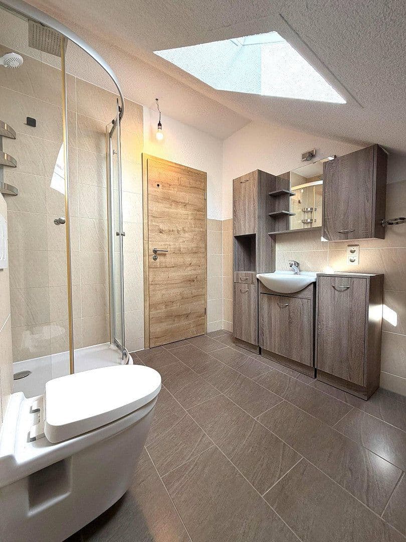 Prenájom bytu 3-izbový 72 m², Hauptstr. 22, Goddert, Porýnie-Falcko Prenájom bytu 3-izbový 72 m², Hauptstr. 22, Goddert, Porýnie-Falcko