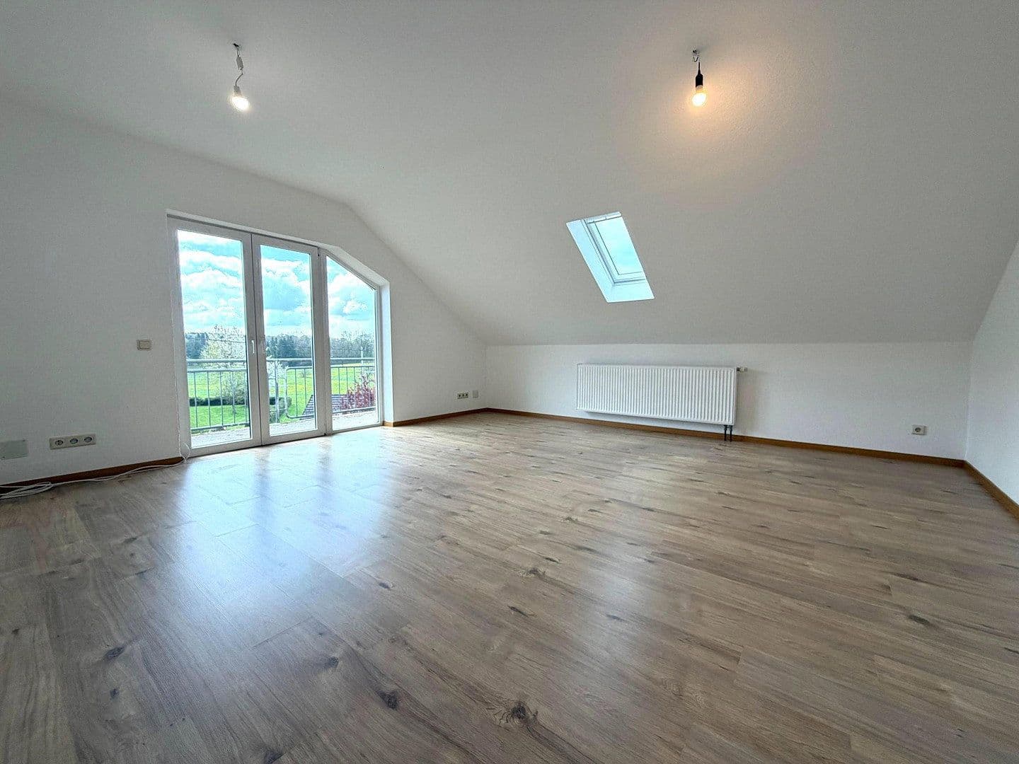 Prenájom bytu 3-izbový 72 m², Hauptstr. 22, Goddert, Porýnie-Falcko Prenájom bytu 3-izbový 72 m², Hauptstr. 22, Goddert, Porýnie-Falcko