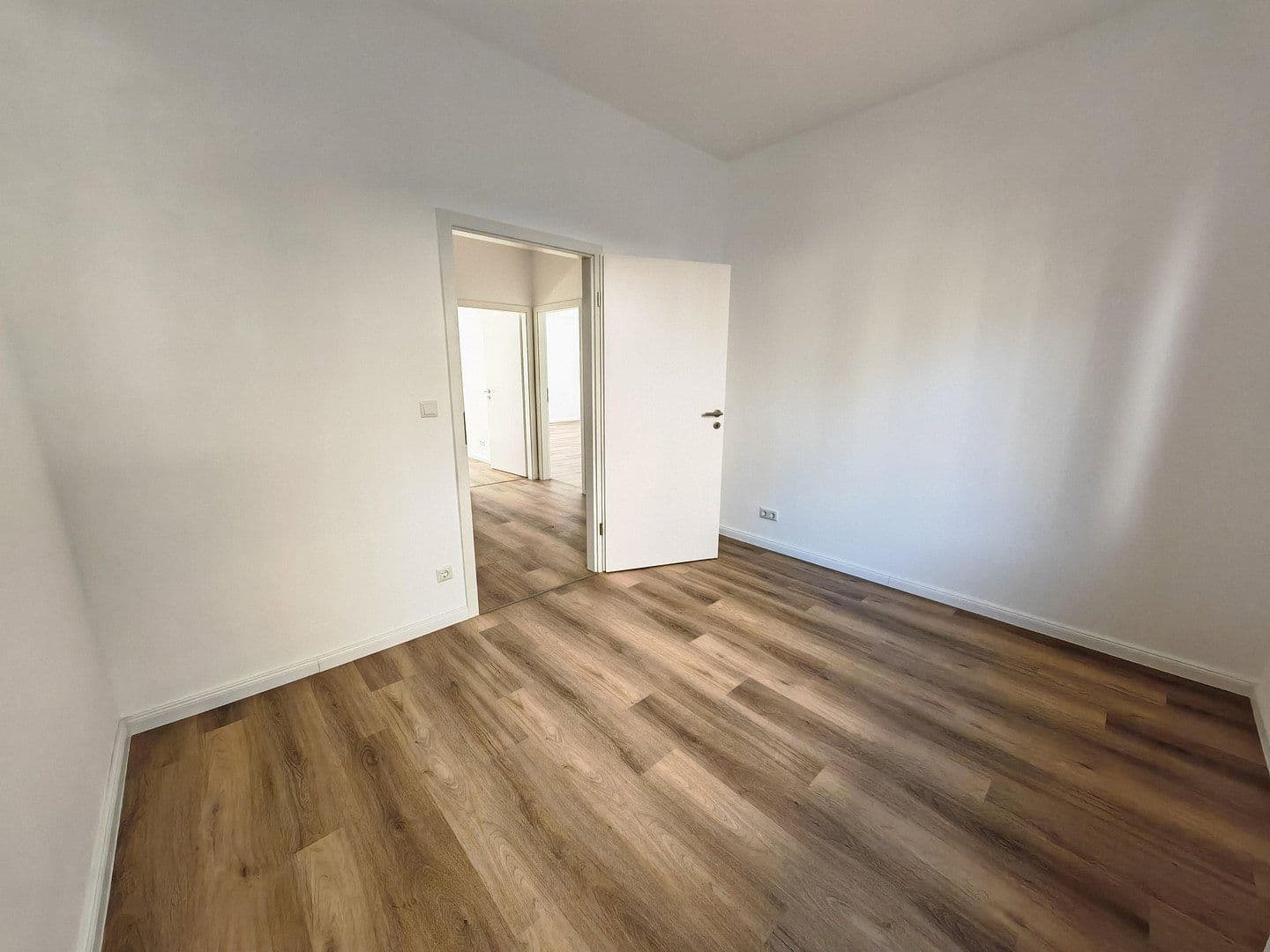 Prenájom kancelárie 98 m², Berlin, Berlín Prenájom kancelárie 98 m², Berlin, Berlín
