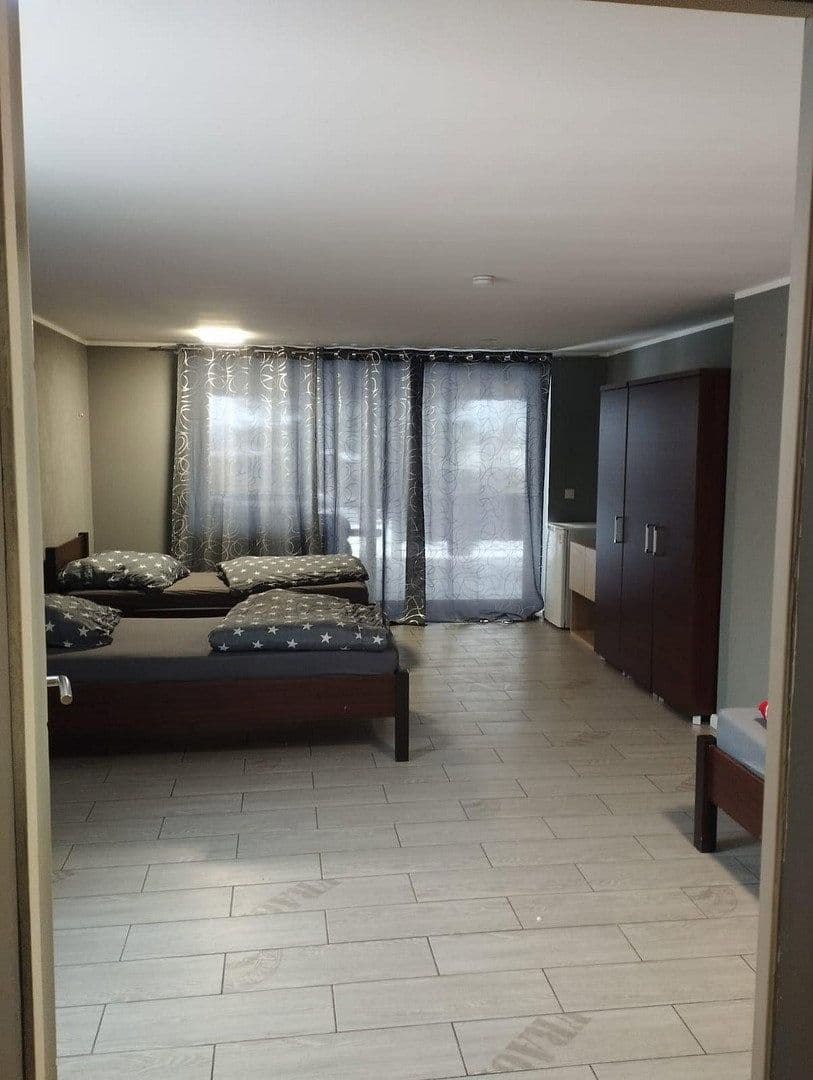 Prenájom domu 500 m², pozemek 2.500 m², Eichstädter Chaussee 12, Oberkrämer, Brandenbursko Prenájom domu 500 m², pozemek 2.500 m², Eichstädter Chaussee 12, Oberkrämer, Brandenbursko