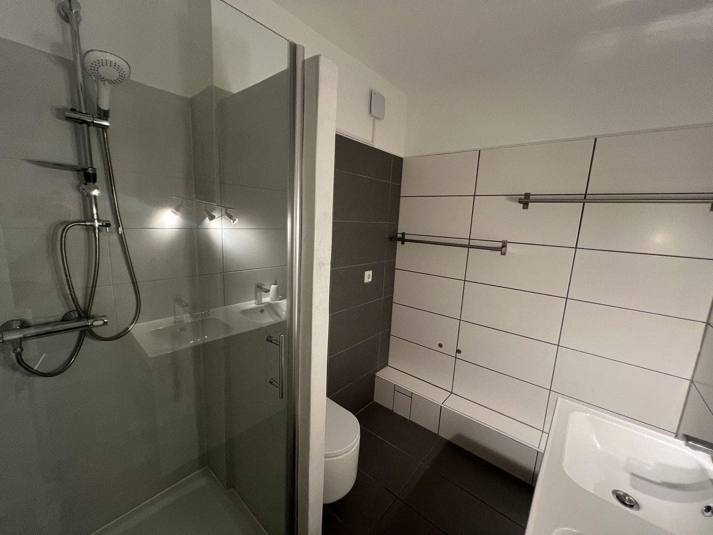 Prenájom bytu 4-izbový 85 m², Bad Schönborn, Bádensko-Wurttembersko Prenájom bytu 4-izbový 85 m², Bad Schönborn, Bádensko-Wurttembersko