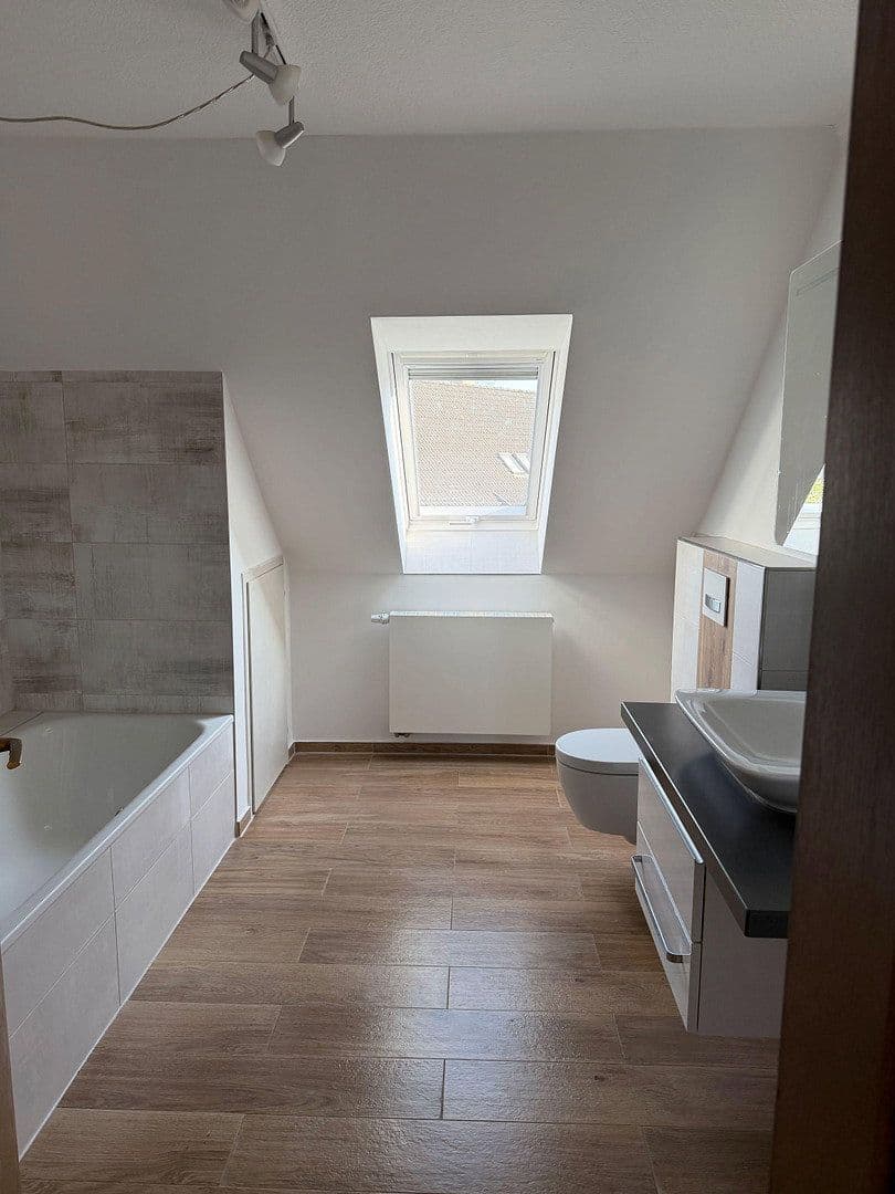 Prenájom bytu 3-izbový 90 m², Garbsen, Dolné Sasko Prenájom bytu 3-izbový 90 m², Garbsen, Dolné Sasko