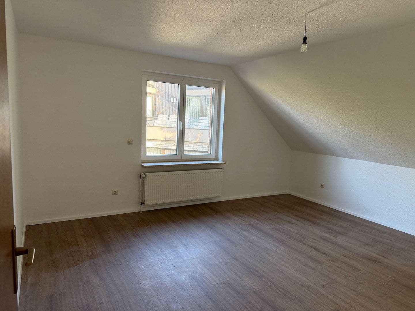 Prenájom bytu 3-izbový 90 m², Garbsen, Dolné Sasko Prenájom bytu 3-izbový 90 m², Garbsen, Dolné Sasko