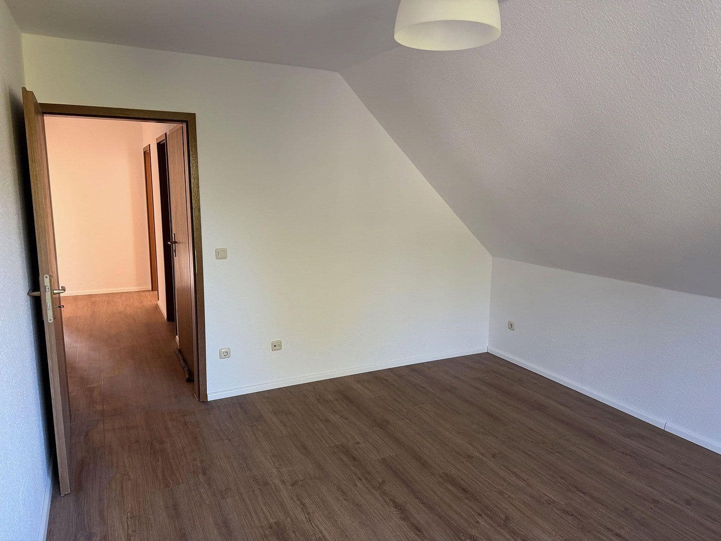 Prenájom bytu 3-izbový 90 m², Garbsen, Dolné Sasko Prenájom bytu 3-izbový 90 m², Garbsen, Dolné Sasko