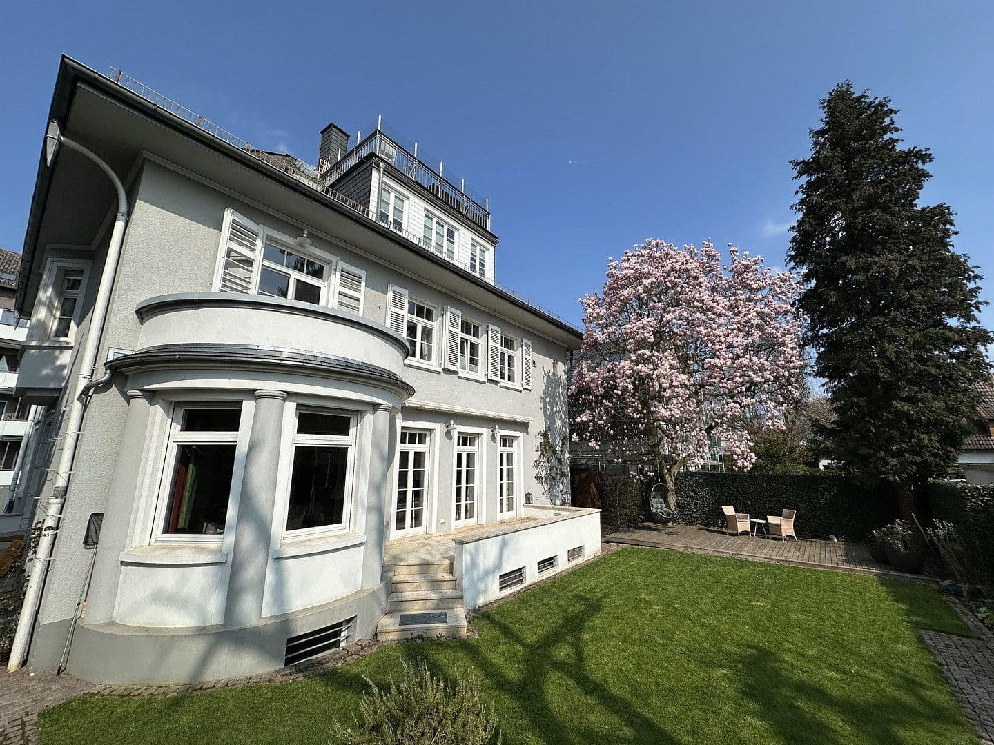 Predaj domu 350 m², pozemek 578 m², Frankfurt am Main, Hesensko Predaj domu 350 m², pozemek 578 m², Frankfurt am Main, Hesensko