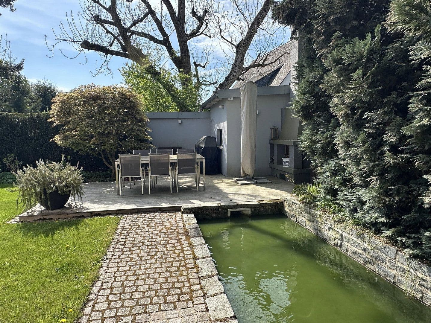 Predaj domu 350 m², pozemek 578 m², Frankfurt am Main, Hesensko Predaj domu 350 m², pozemek 578 m², Frankfurt am Main, Hesensko