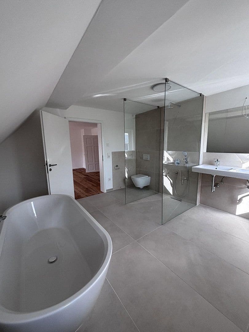 Prenájom bytu 3-izbový 105 m², Lorch, Bádensko-Wurttembersko Prenájom bytu 3-izbový 105 m², Lorch, Bádensko-Wurttembersko