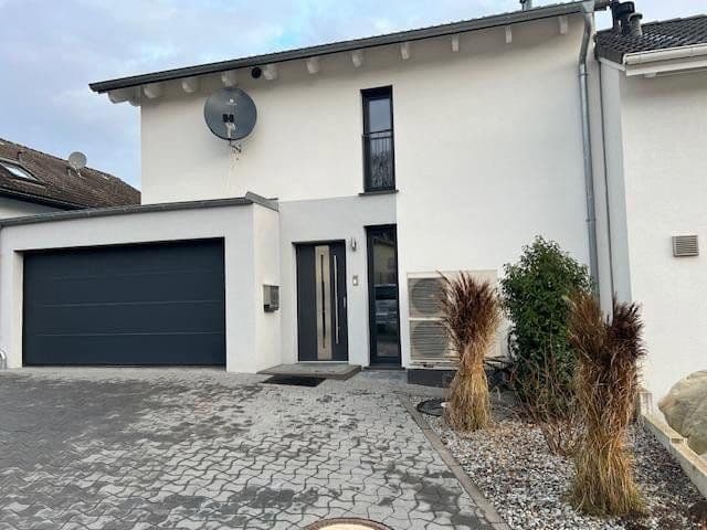 Predaj domu 240 m², pozemek 297 m², Malsch, Bádensko-Wurttembersko Predaj domu 240 m², pozemek 297 m², Malsch, Bádensko-Wurttembersko