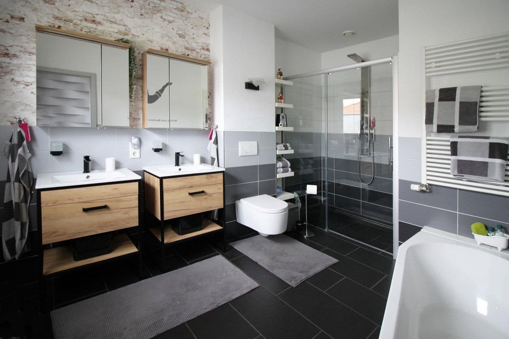 Predaj domu 153 m², pozemek 615 m², Lüneburg, Dolné Sasko Predaj domu 153 m², pozemek 615 m², Lüneburg, Dolné Sasko