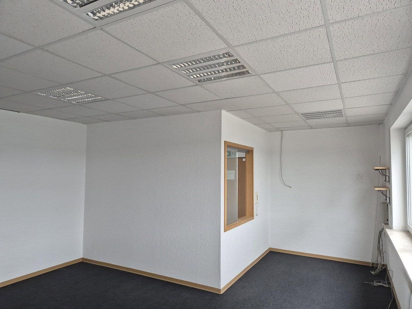 Prenájom kancelárie 187 m², Rudolf Diesel Str. 5, Schwetzingen, Bádensko-Wurttembersko Prenájom kancelárie 187 m², Rudolf Diesel Str. 5, Schwetzingen, Bádensko-Wurttembersko