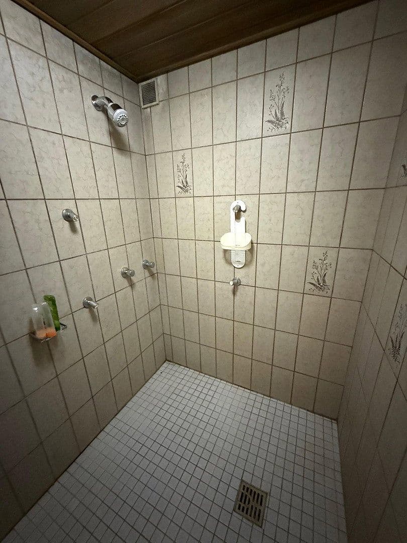 Predaj domu 478 m², pozemek 1.827 m², Neuhof, Hesensko Predaj domu 478 m², pozemek 1.827 m², Neuhof, Hesensko