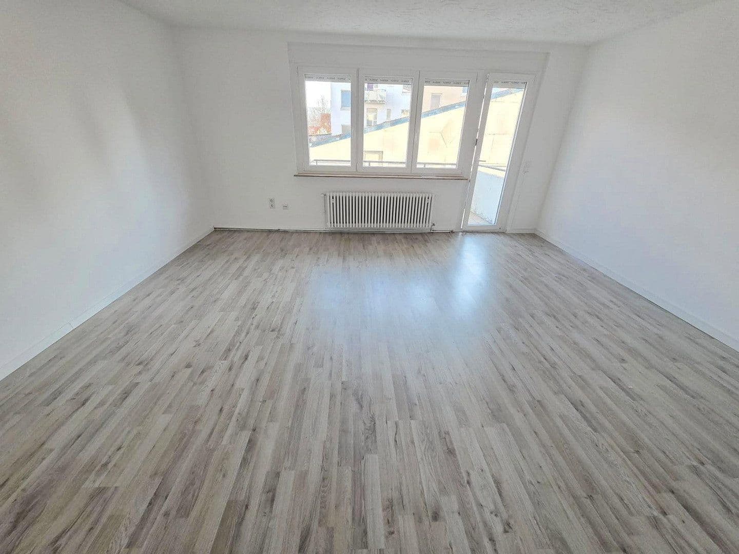 Prenájom bytu 2-izbový 68 m², Hohenstaufenstr. 56, Pforzheim, Bádensko-Wurttembersko Prenájom bytu 2-izbový 68 m², Hohenstaufenstr. 56, Pforzheim, Bádensko-Wurttembersko