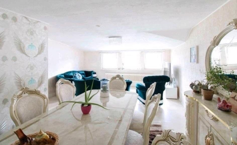 Prenájom bytu 6-izbový 150 m², Neuwied, Porýnie-Falcko Prenájom bytu 6-izbový 150 m², Neuwied, Porýnie-Falcko