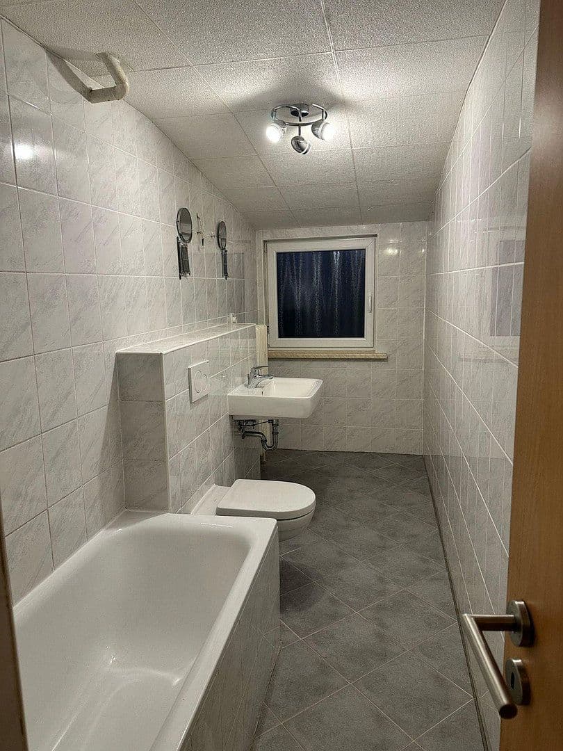 Prenájom bytu 6-izbový 150 m², Neuwied, Porýnie-Falcko Prenájom bytu 6-izbový 150 m², Neuwied, Porýnie-Falcko