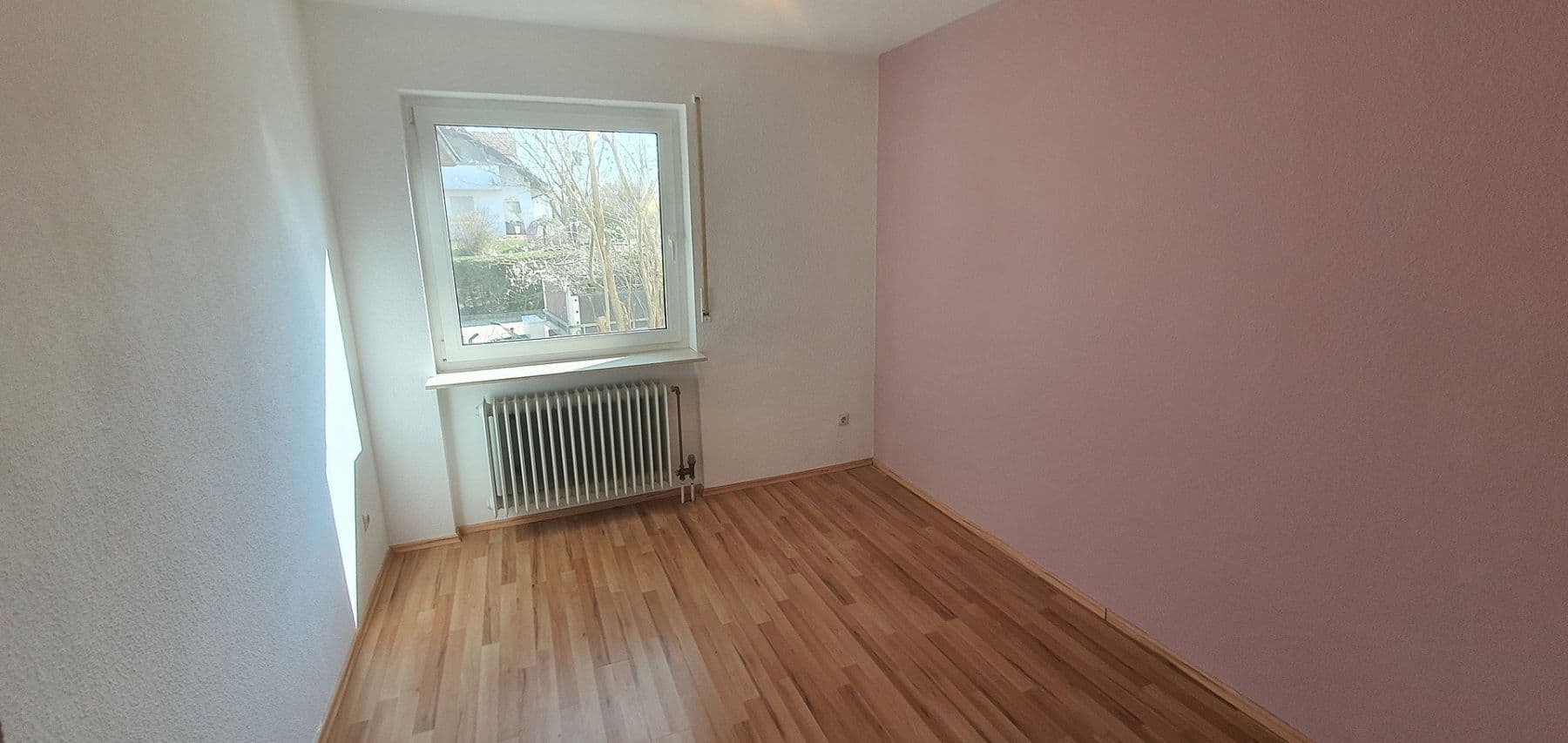 Prenájom bytu 5-izbový 145 m², Böbingen an der Rems, Bádensko-Wurttembersko Prenájom bytu 5-izbový 145 m², Böbingen an der Rems, Bádensko-Wurttembersko