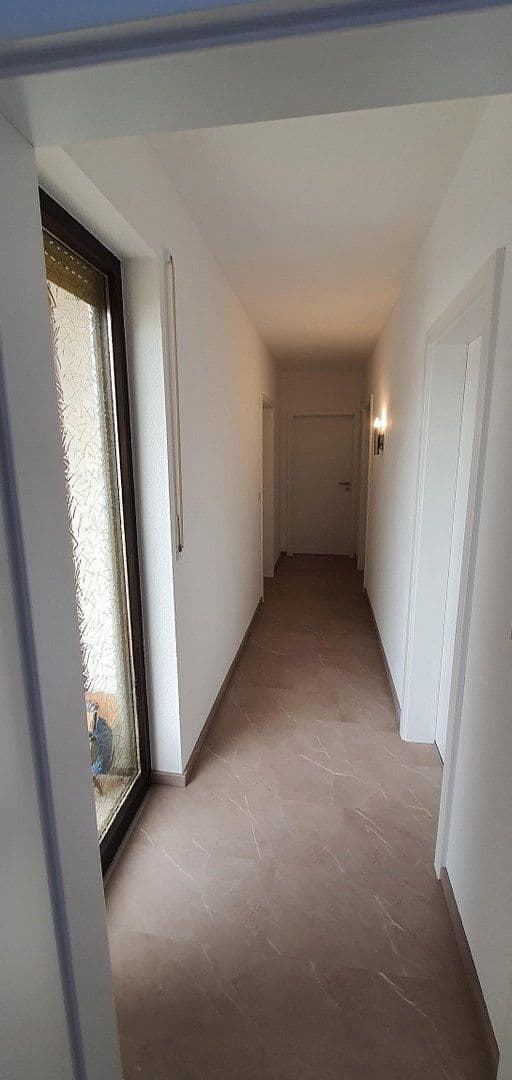 Prenájom bytu 5-izbový 145 m², Böbingen an der Rems, Bádensko-Wurttembersko Prenájom bytu 5-izbový 145 m², Böbingen an der Rems, Bádensko-Wurttembersko