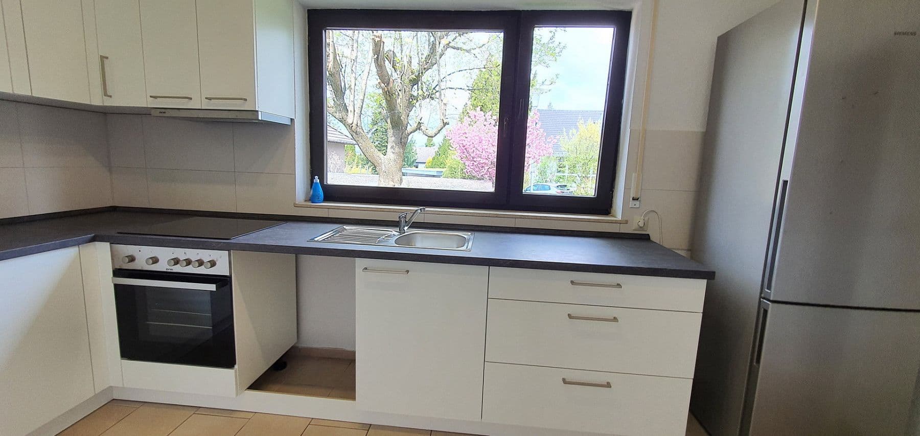 Prenájom bytu 5-izbový 145 m², Böbingen an der Rems, Bádensko-Wurttembersko Prenájom bytu 5-izbový 145 m², Böbingen an der Rems, Bádensko-Wurttembersko