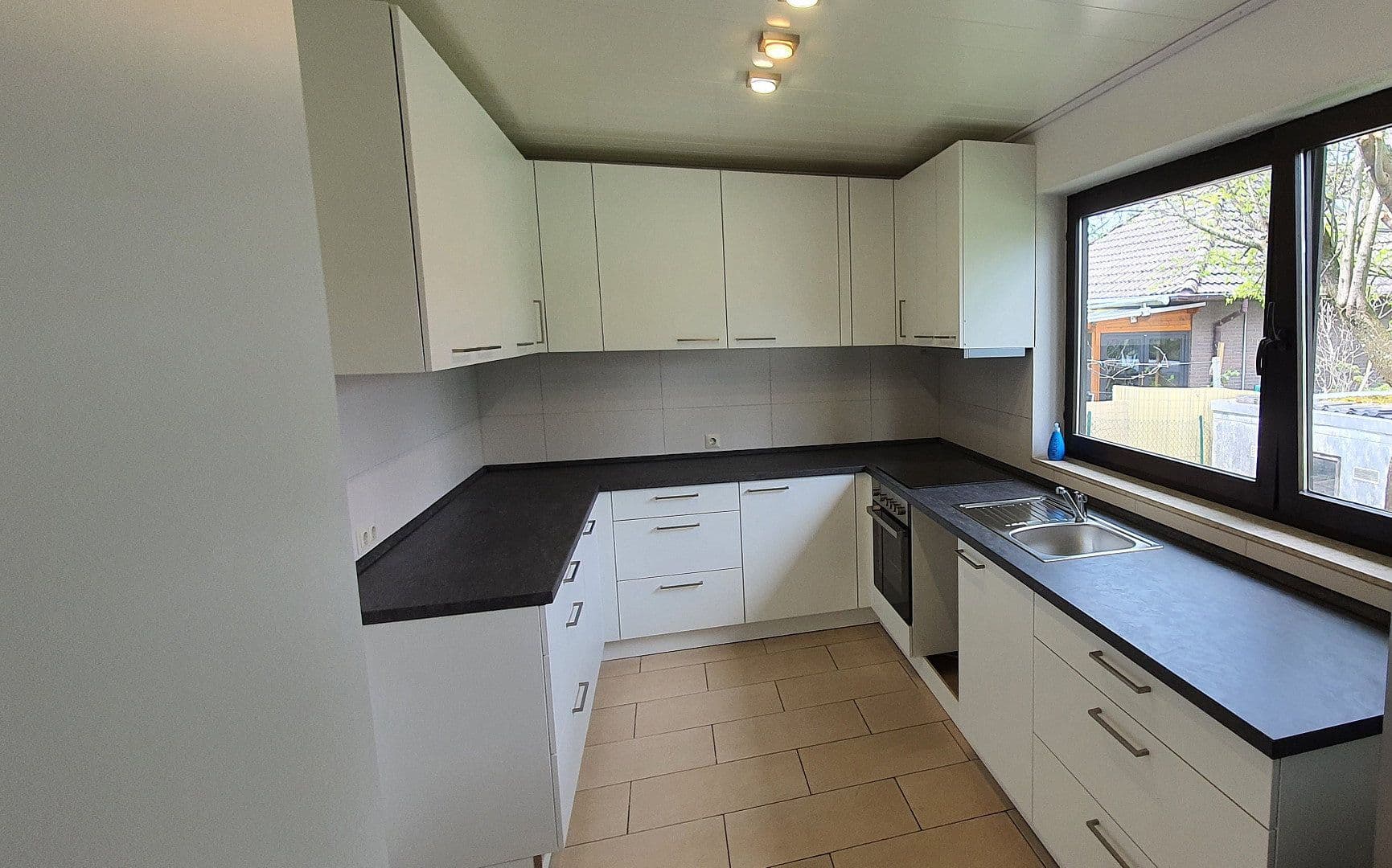 Prenájom bytu 5-izbový 145 m², Böbingen an der Rems, Bádensko-Wurttembersko Prenájom bytu 5-izbový 145 m², Böbingen an der Rems, Bádensko-Wurttembersko