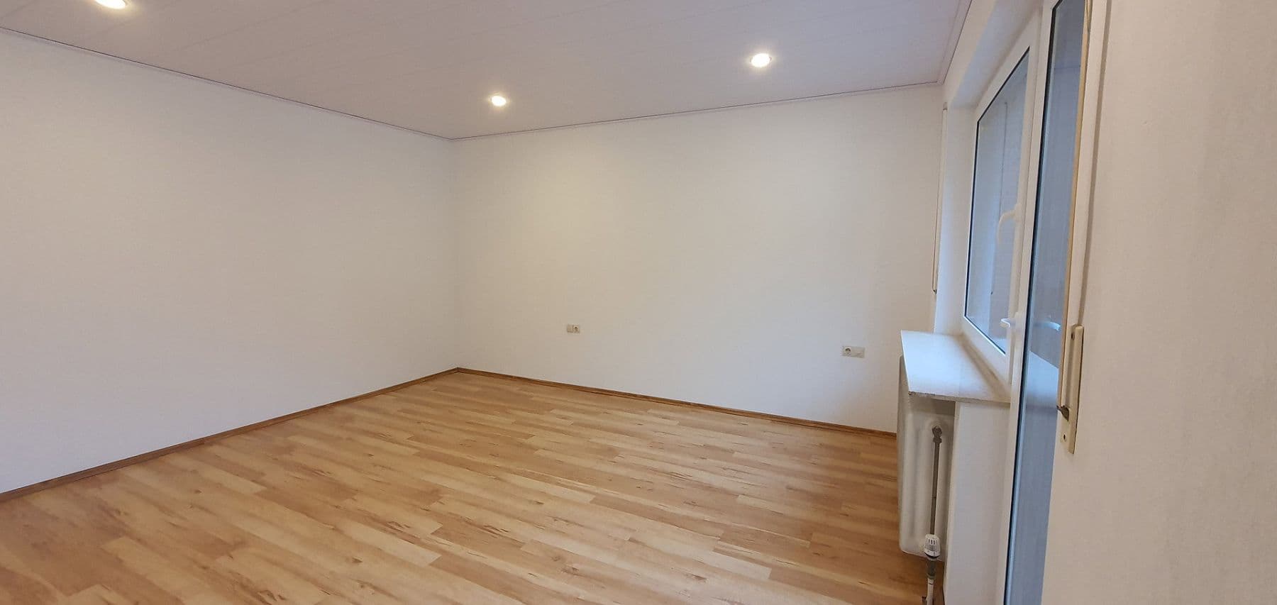 Prenájom bytu 5-izbový 145 m², Böbingen an der Rems, Bádensko-Wurttembersko Prenájom bytu 5-izbový 145 m², Böbingen an der Rems, Bádensko-Wurttembersko