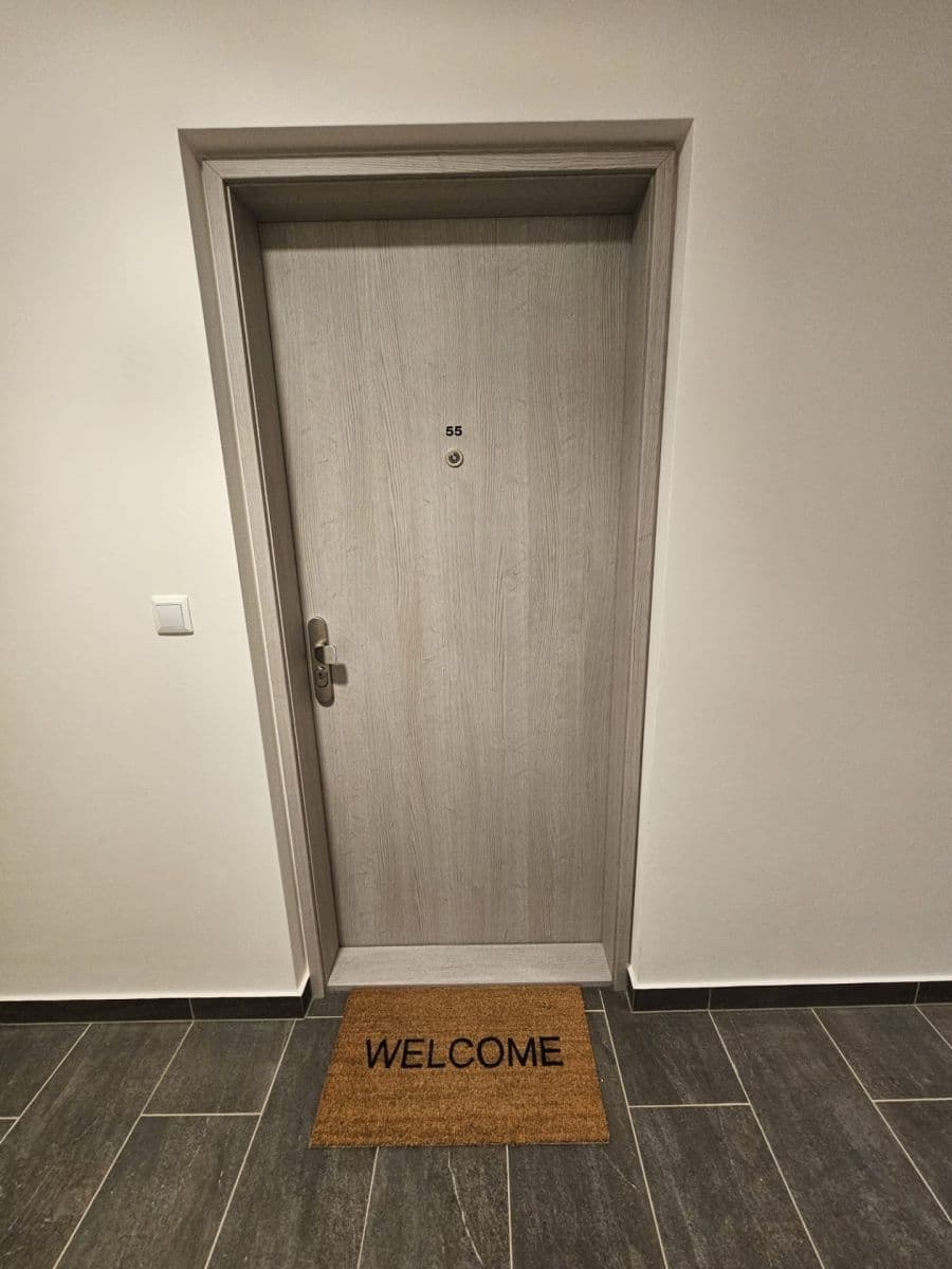 Prenájom bytu 1-izbový 37 m², U Tesly, Praha, Praha Prenájom bytu 1-izbový 37 m², U Tesly, Praha, Praha