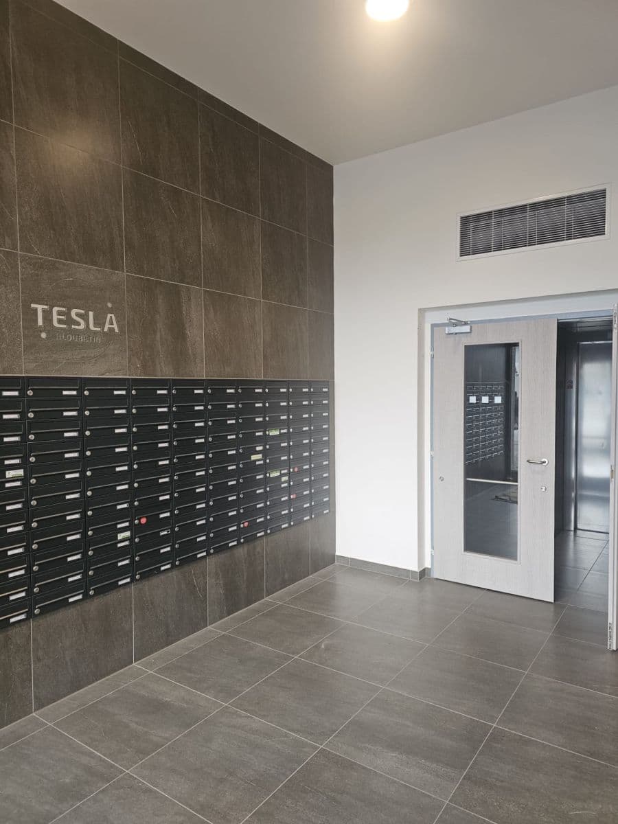 Prenájom bytu 1-izbový 37 m², U Tesly, Praha, Praha Prenájom bytu 1-izbový 37 m², U Tesly, Praha, Praha