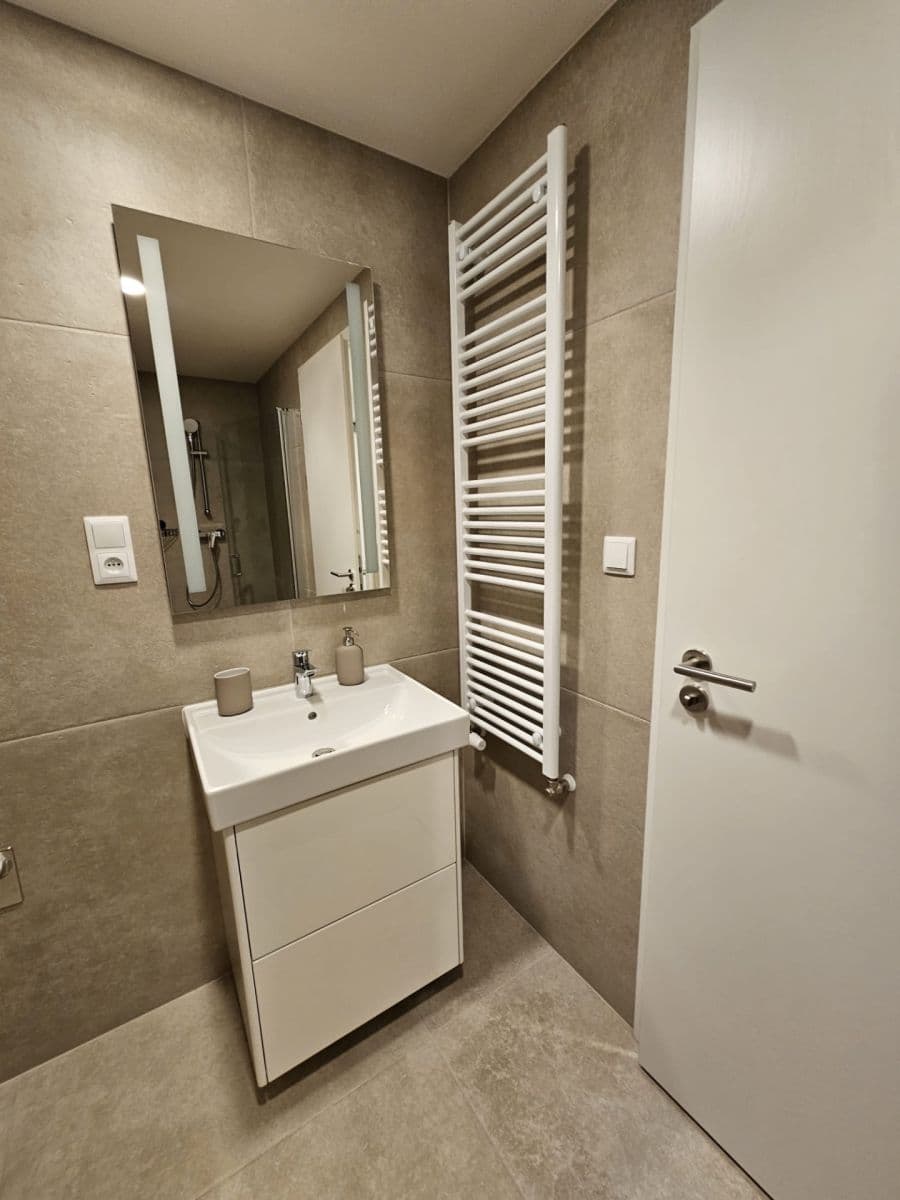 Prenájom bytu 1-izbový 37 m², U Tesly, Praha, Praha Prenájom bytu 1-izbový 37 m², U Tesly, Praha, Praha