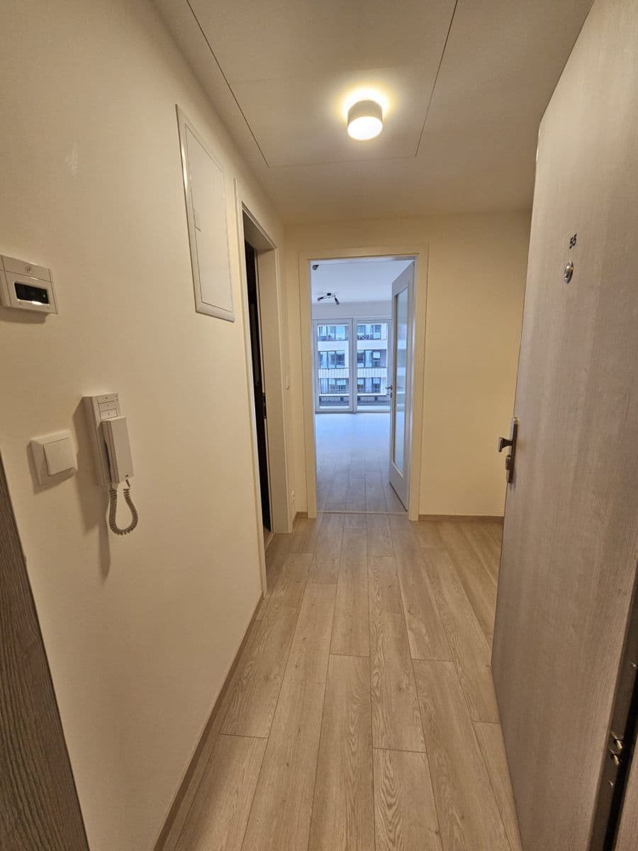 Prenájom bytu 1-izbový 37 m², U Tesly, Praha, Praha Prenájom bytu 1-izbový 37 m², U Tesly, Praha, Praha