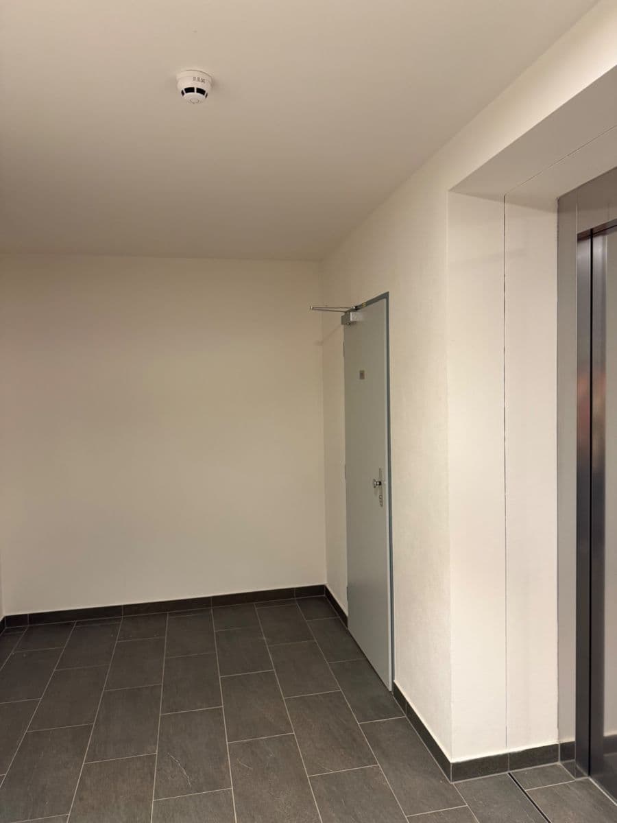 Prenájom bytu 1-izbový 37 m², U Tesly, Praha, Praha Prenájom bytu 1-izbový 37 m², U Tesly, Praha, Praha