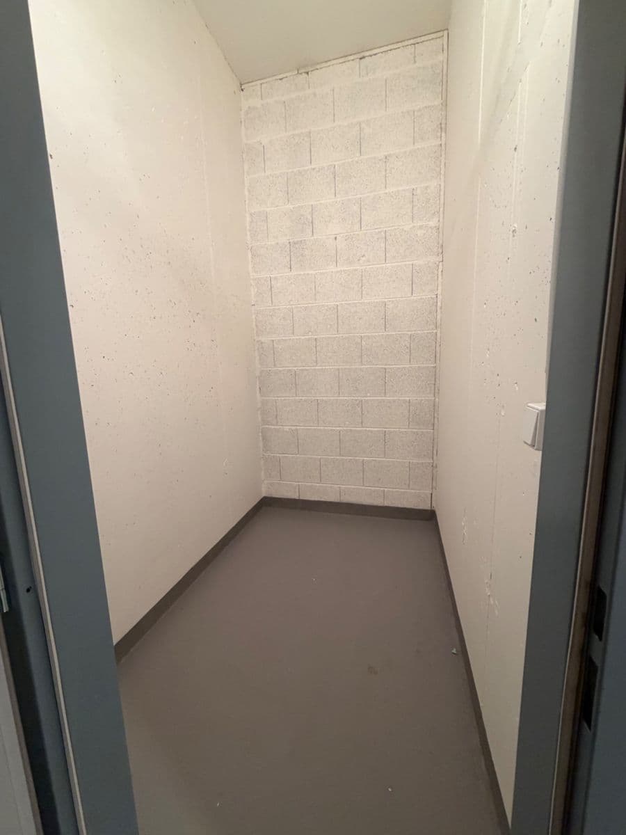 Prenájom bytu 1-izbový 37 m², U Tesly, Praha, Praha Prenájom bytu 1-izbový 37 m², U Tesly, Praha, Praha