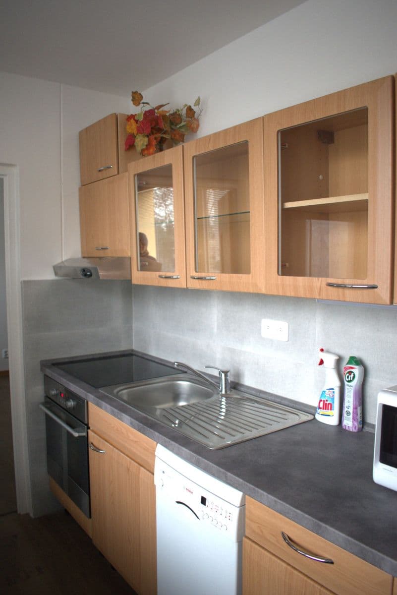 Prenájom bytu 3-izbový 72 m², K Sokolovně, Hradec Králové, Královéhradecký kraj Prenájom bytu 3-izbový 72 m², K Sokolovně, Hradec Králové, Královéhradecký kraj