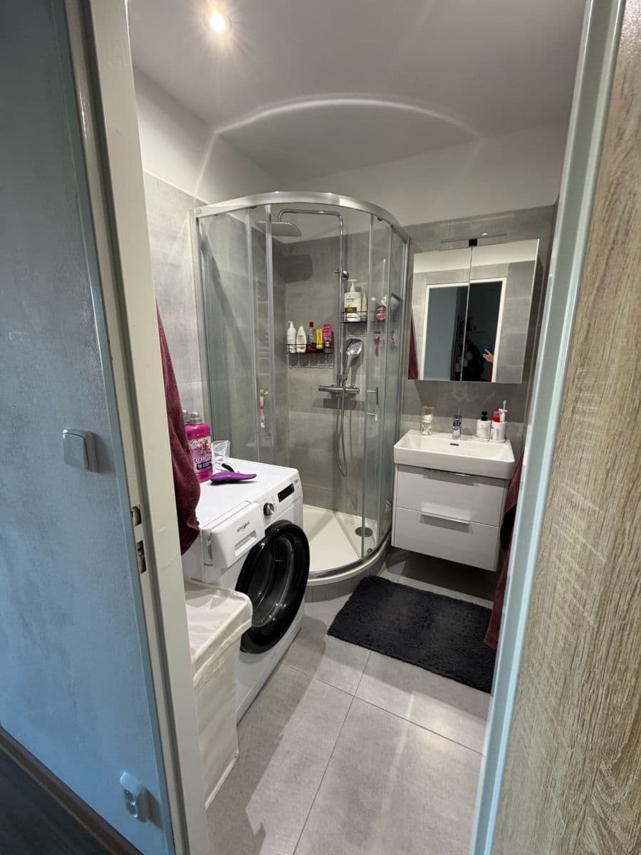 Prenájom bytu 3-izbový 72 m², K Sokolovně, Hradec Králové, Královéhradecký kraj Prenájom bytu 3-izbový 72 m², K Sokolovně, Hradec Králové, Královéhradecký kraj