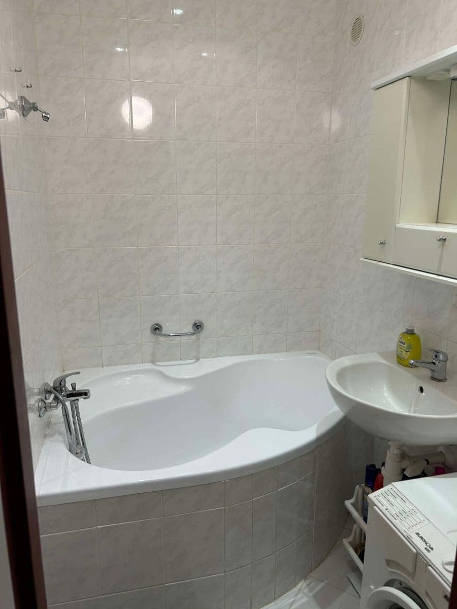 Prenájom bytu 2-izbový 45 m², Bryksova, Praha, Praha Prenájom bytu 2-izbový 45 m², Bryksova, Praha, Praha