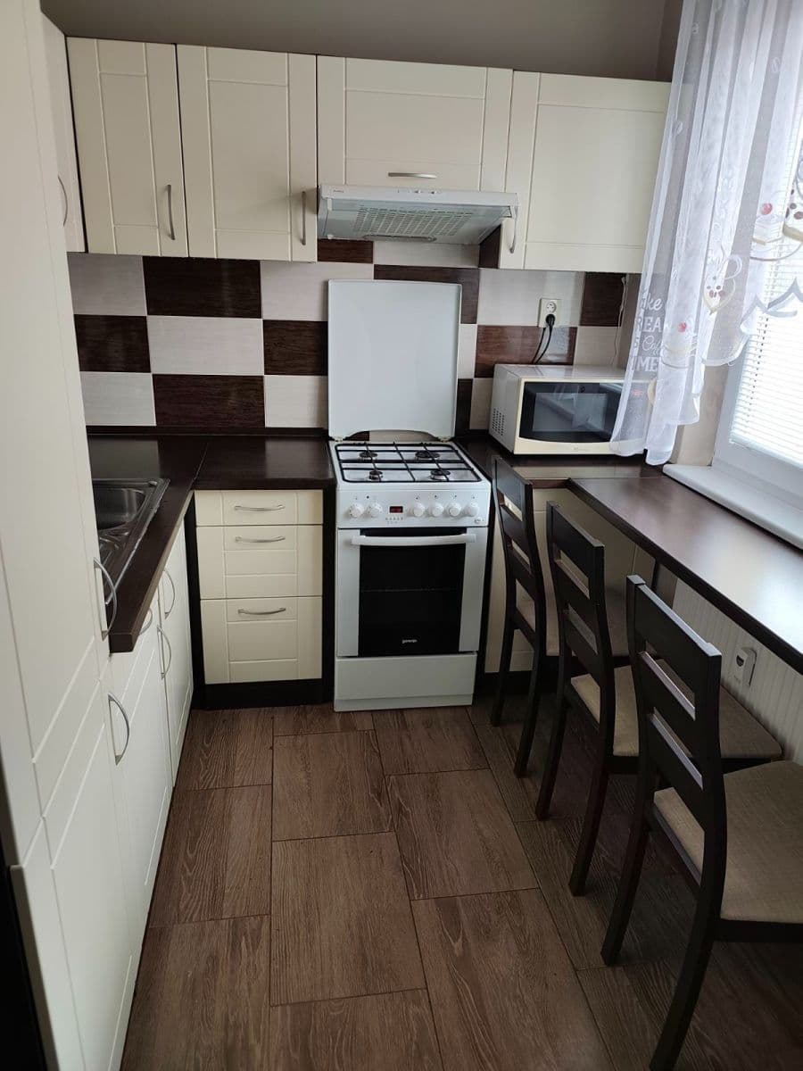 Predaj bytu 2-izbový 56 m², Pionierska, Považská Bystrica, Trenčiansky kraj Predaj bytu 2-izbový 56 m², Pionierska, Považská Bystrica, Trenčiansky kraj