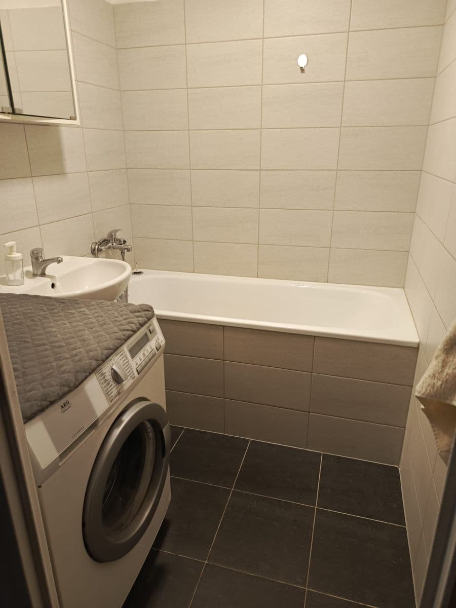 Prenájom bytu 4-izbový 104 m², Anderleho, Praha, Praha Prenájom bytu 4-izbový 104 m², Anderleho, Praha, Praha