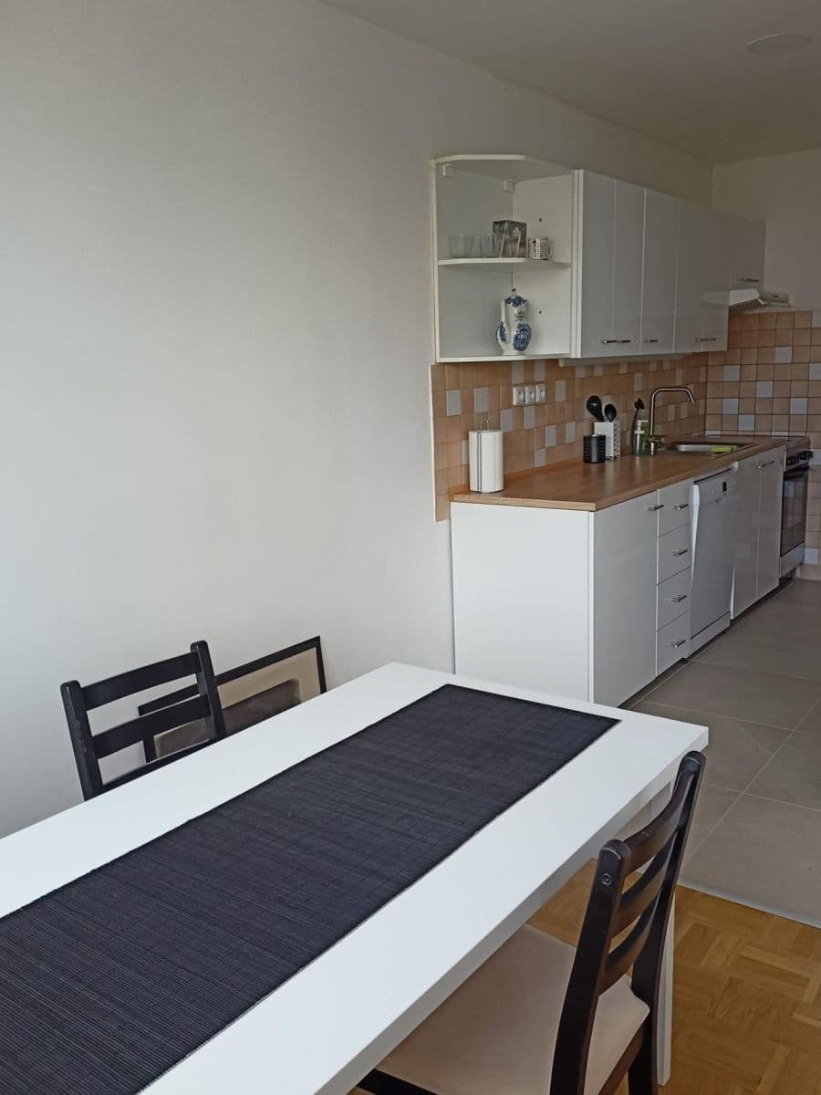 Prenájom bytu 4-izbový 104 m², Anderleho, Praha, Praha Prenájom bytu 4-izbový 104 m², Anderleho, Praha, Praha