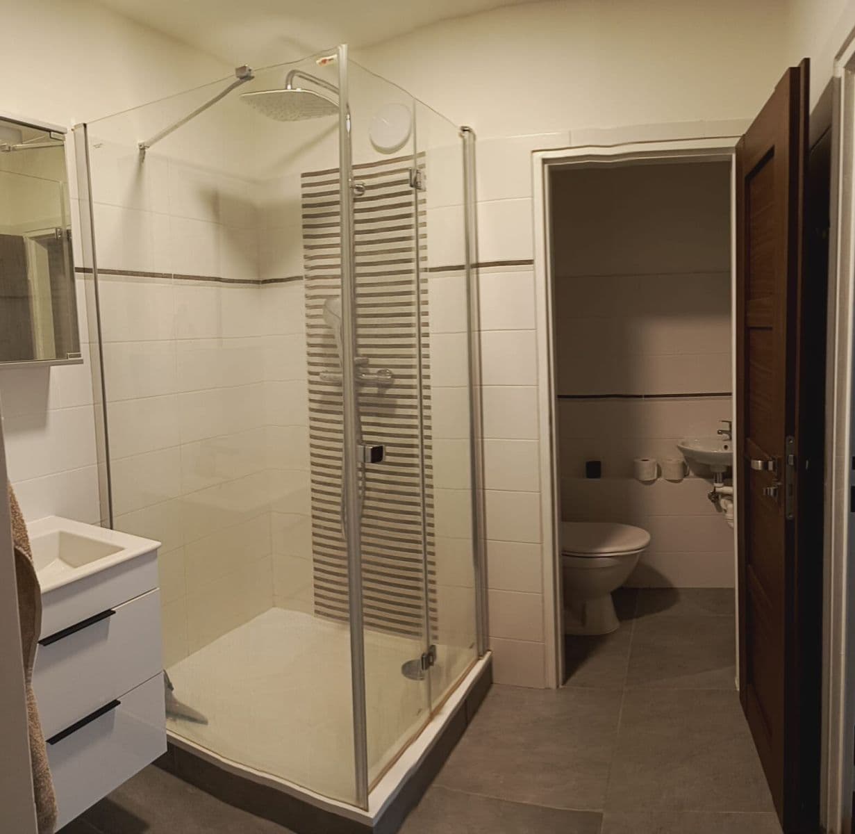 Prenájom bytu 4-izbový 104 m², Anderleho, Praha, Praha Prenájom bytu 4-izbový 104 m², Anderleho, Praha, Praha