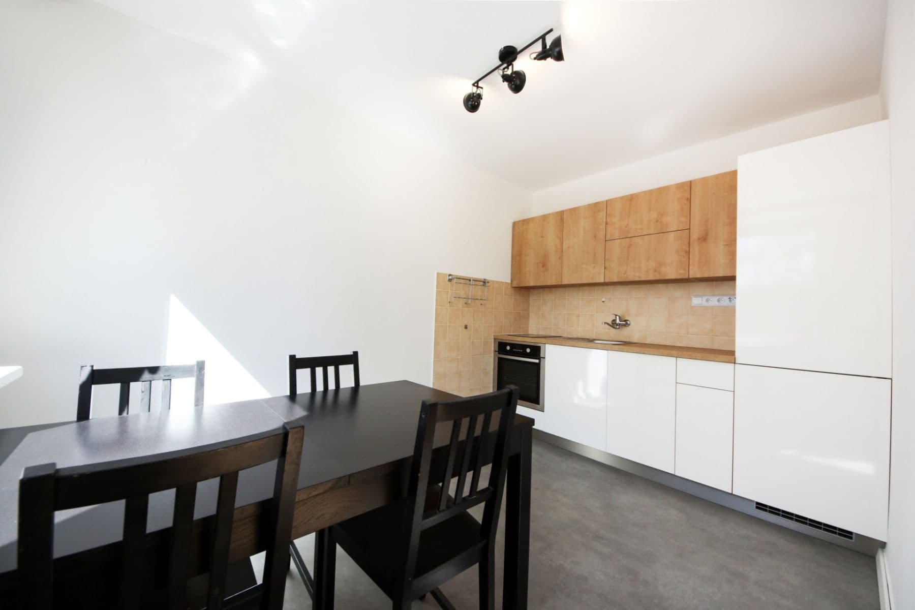 Prenájom bytu 3-izbový 56 m², Pujmanové, Praha, Praha Prenájom bytu 3-izbový 56 m², Pujmanové, Praha, Praha
