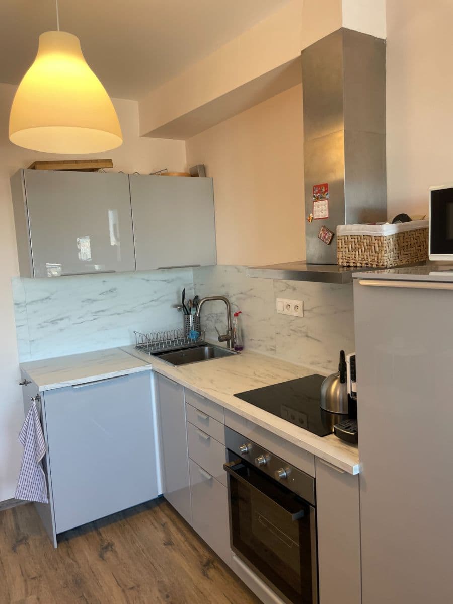 Prenájom bytu 1-izbový 33 m², Škrábkových, Praha, Praha Prenájom bytu 1-izbový 33 m², Škrábkových, Praha, Praha