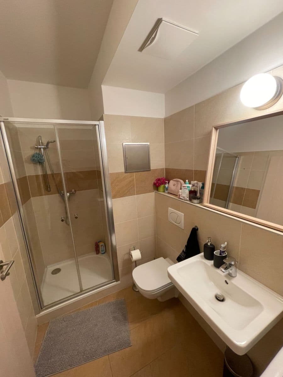 Prenájom bytu 1-izbový 33 m², Škrábkových, Praha, Praha Prenájom bytu 1-izbový 33 m², Škrábkových, Praha, Praha