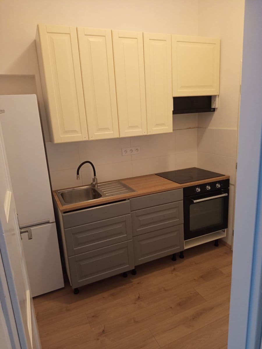 Prenájom bytu 1-izbový 22 m², Jičínská, Praha, Praha Prenájom bytu 1-izbový 22 m², Jičínská, Praha, Praha