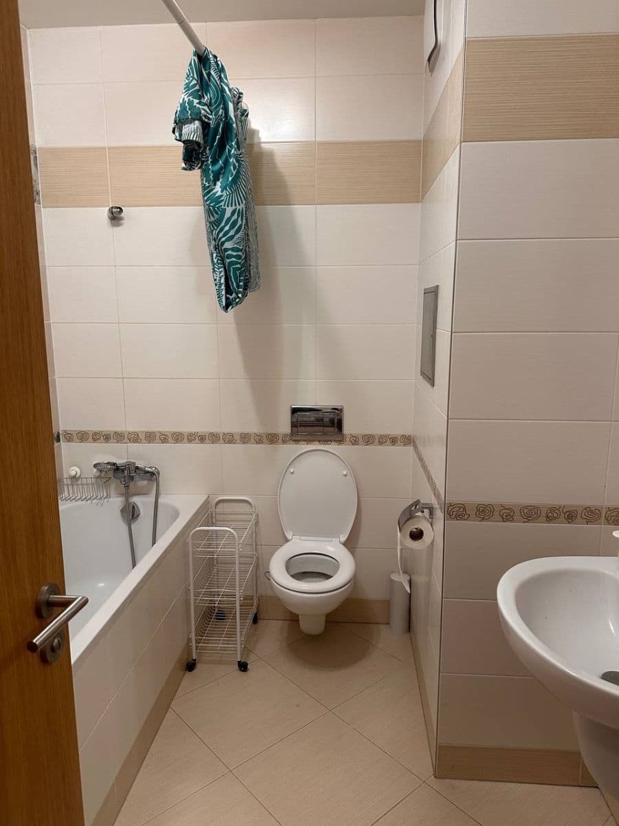 Prenájom bytu 1-izbový 41 m², Modenská, Praha, Praha Prenájom bytu 1-izbový 41 m², Modenská, Praha, Praha