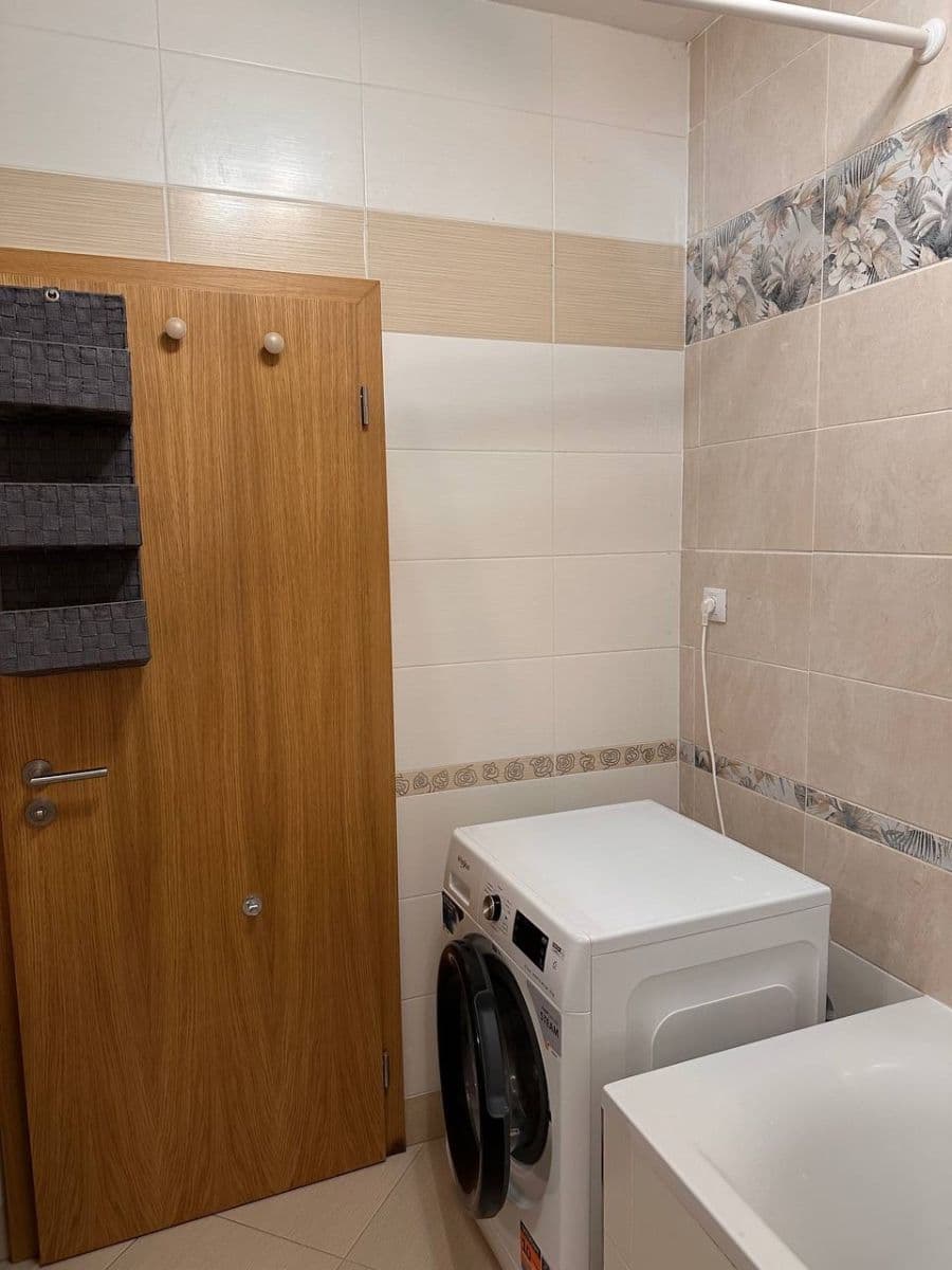 Prenájom bytu 1-izbový 41 m², Modenská, Praha, Praha Prenájom bytu 1-izbový 41 m², Modenská, Praha, Praha