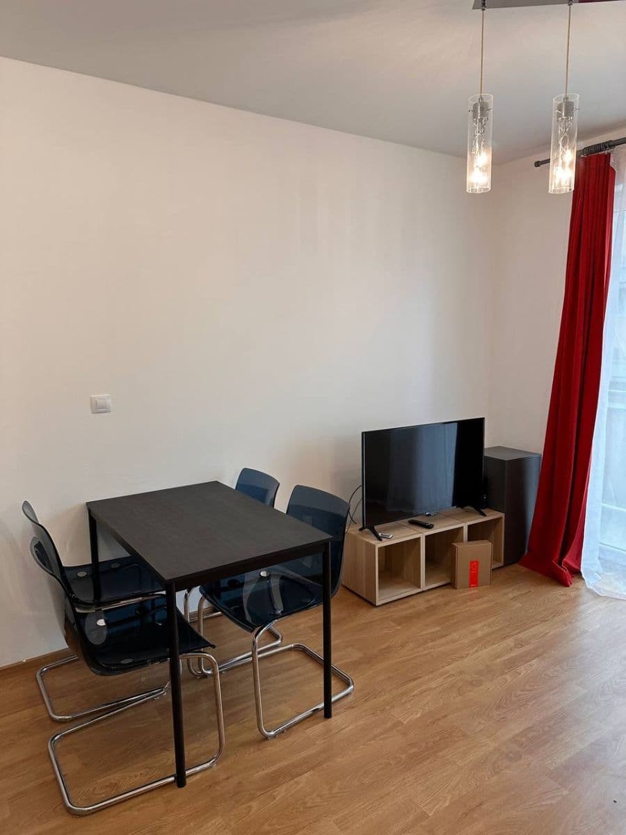 Prenájom bytu 1-izbový 41 m², Modenská, Praha, Praha Prenájom bytu 1-izbový 41 m², Modenská, Praha, Praha