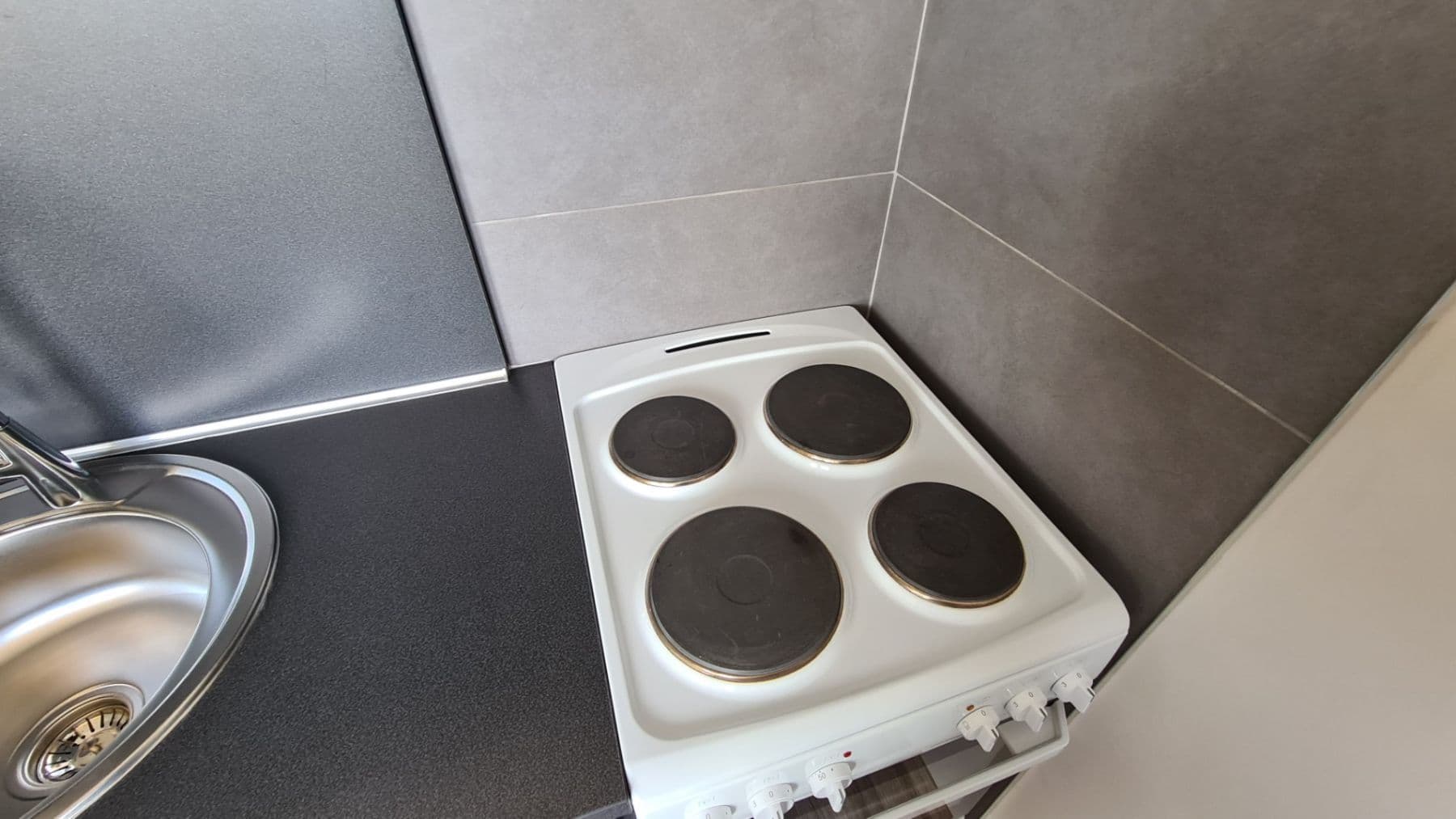 Prenájom bytu 1-izbový 25 m², Italská, Kladno, Středočeský kraj Prenájom bytu 1-izbový 25 m², Italská, Kladno, Středočeský kraj