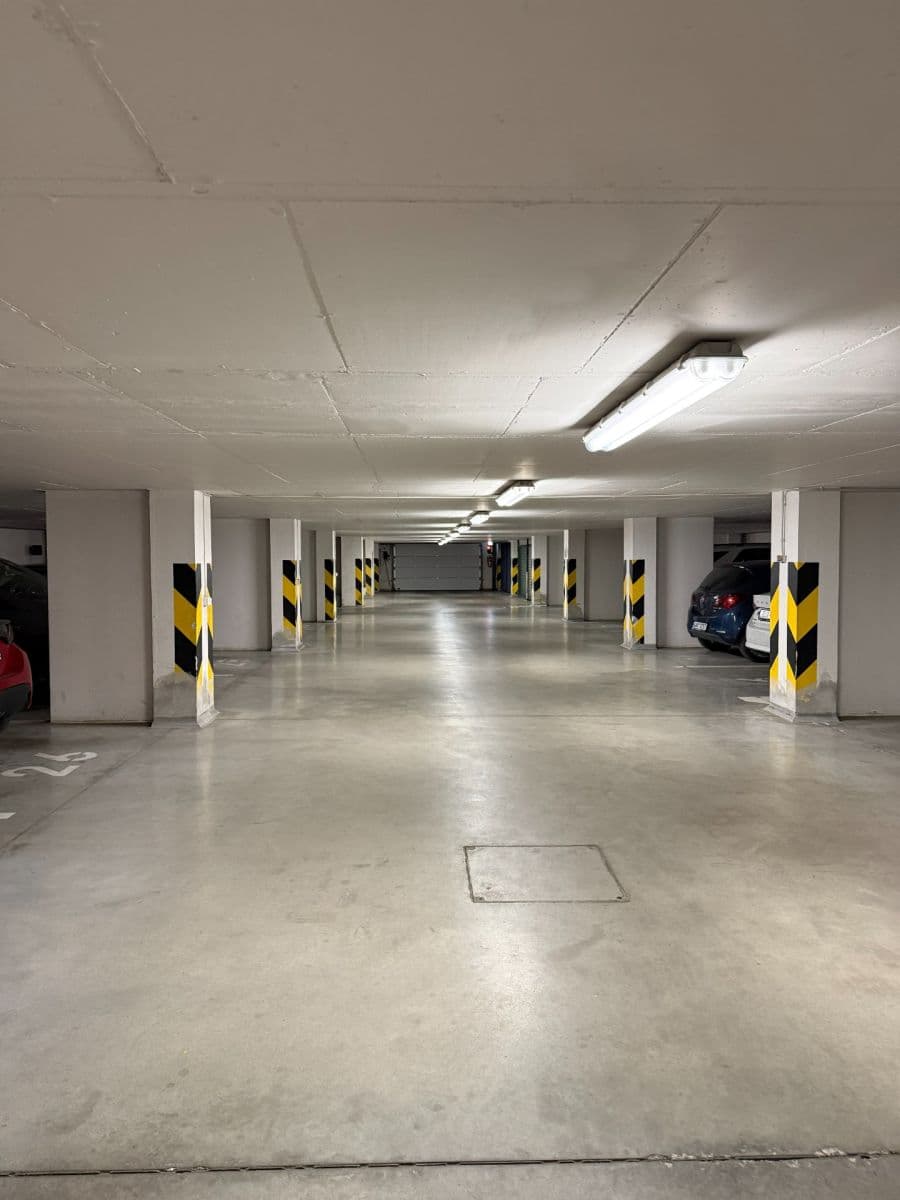 Predaj garáže 12 m², Plovdivská, Praha, Praha Predaj garáže 12 m², Plovdivská, Praha, Praha