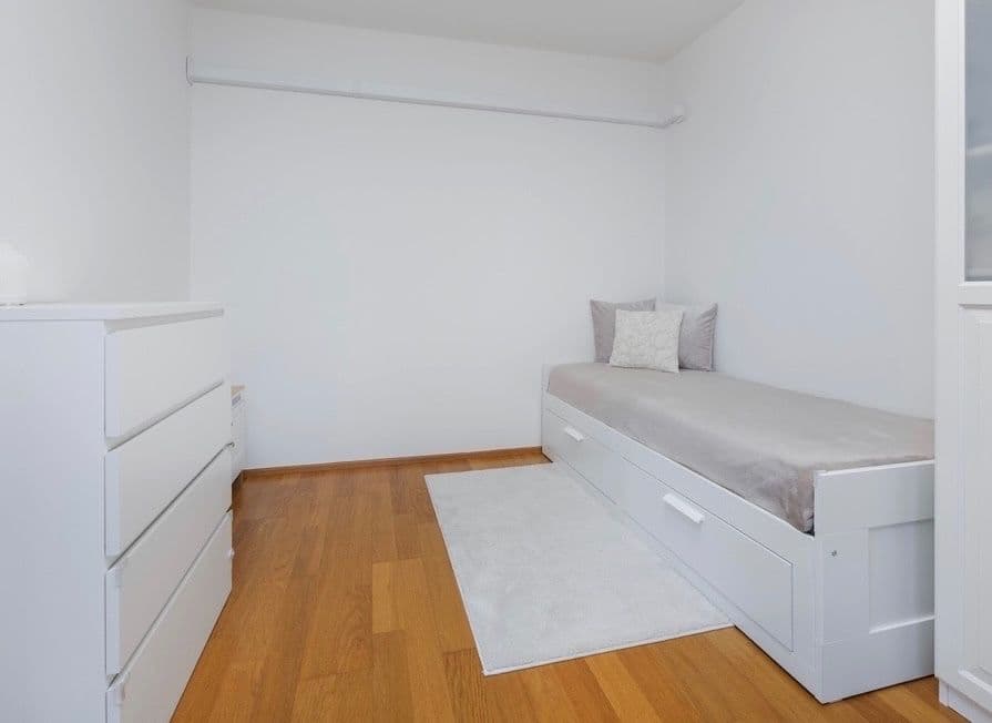 Prenájom bytu 3-izbový 80 m², Sazovická, Praha, Praha Prenájom bytu 3-izbový 80 m², Sazovická, Praha, Praha