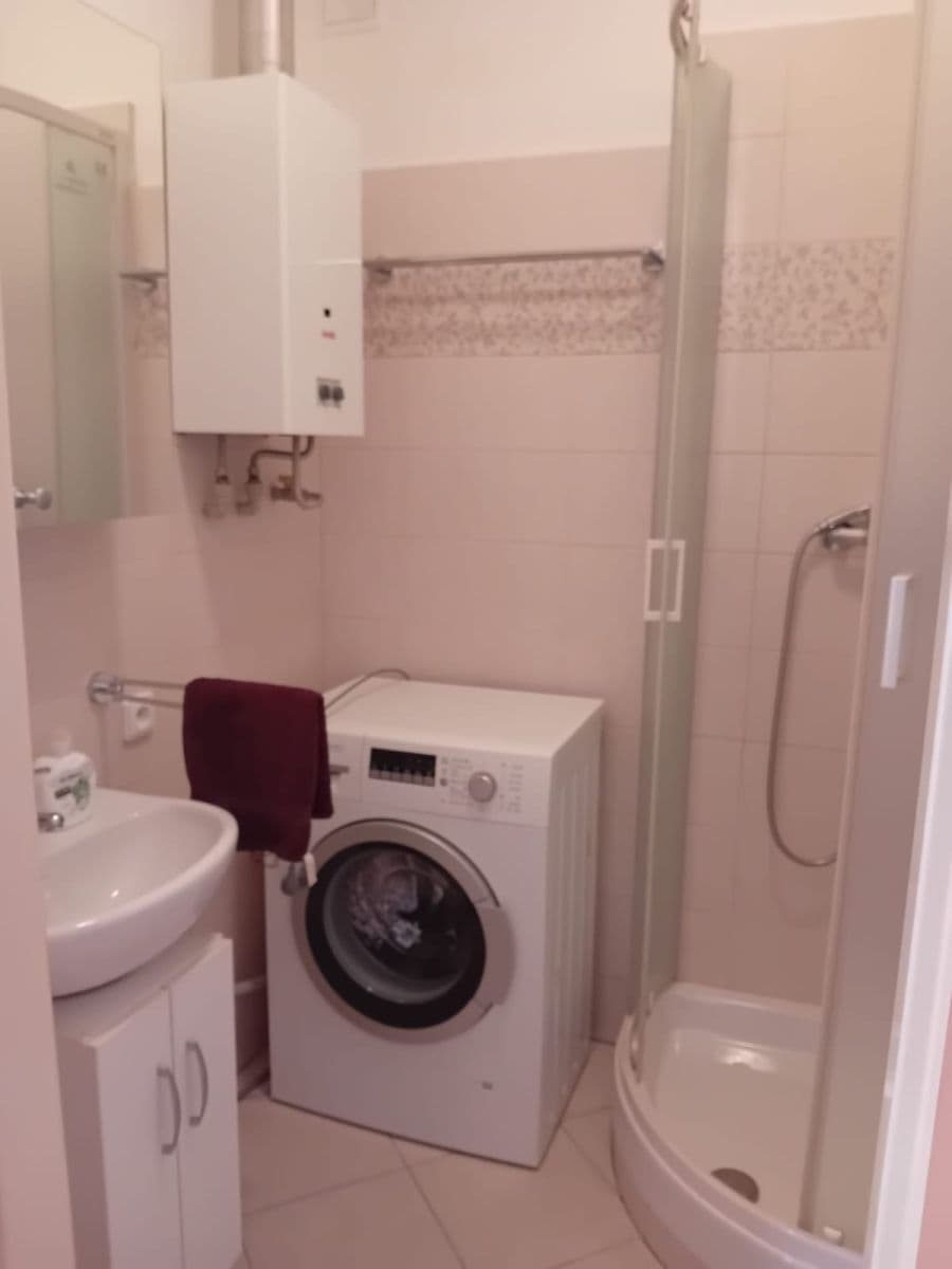 Prenájom bytu 2-izbový 73 m², Na Hlídce, Praha, Praha Prenájom bytu 2-izbový 73 m², Na Hlídce, Praha, Praha