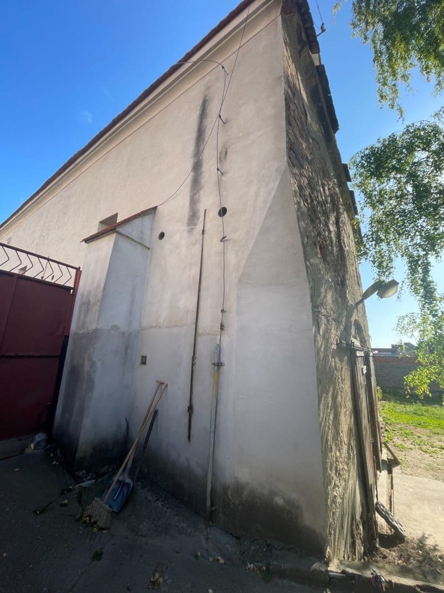 Predaj domu 360 m², pozemek 1.800 m², nám. děk. Františka Kvapila, Nezamyslice, Olomoucký kraj Predaj domu 360 m², pozemek 1.800 m², nám. děk. Františka Kvapila, Nezamyslice, Olomoucký kraj